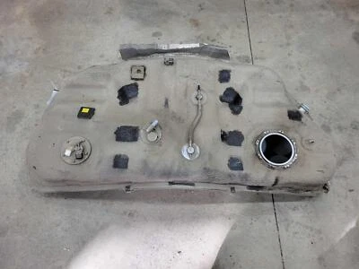 Conjunto de tanque de combustible 15 16 Hyundai Genesis sedán OEM 31150B1500 Foto 1 de 4