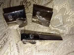 VINTAGE SWANK SILBERFARBENE FLEUR DE LIS FRANZÖSISCHE MANSCHETTENKNÖPFE UND KRAWATTENVERSCHLUSS  - Bild 1 von 6