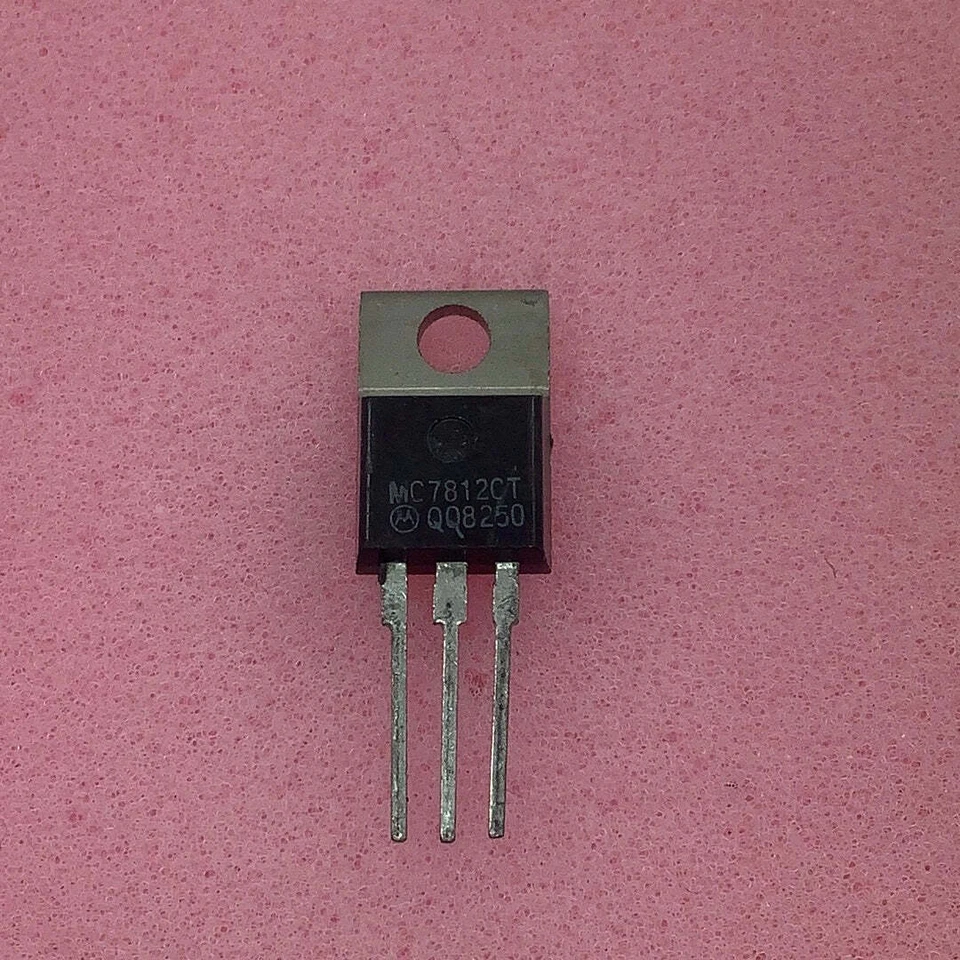 MC7812CT - MOTOROLA - 12V 1A Positive Voltage Regulator - Image 1 of 1