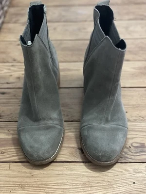 TOMS Everly NEW Womens Size 6 Olive Suede Heeled Chelsea Ankle Boots - Image 1 of 4