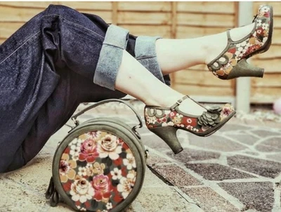 Tacones Ruby Shoo Edición Limitada Valerie Court Oliva, Detalle Floral Tacón Redondo 10 - Imagen 1 de 4