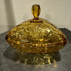 Hasel Atlas Bernstein Gold Dekorative Dreieck Glas Süßigkeiten Schale mit Deckel 7" × 5" - Bild 1 von 11