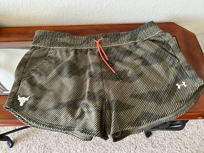 Under Armour Loose knit 2.5" shorts elastic waist green fatigue size xl  euc - Image 1 of 4