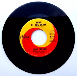 JODY MILLER - Home Of The Brave / This Is The Life - Vinyl 45 1965 Capitol 5483 - Imagen 1 de 4