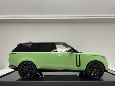 Range Rover Autobiography (Mint Green) [Motorhelix] 1/18 scale - Image 1 of 4