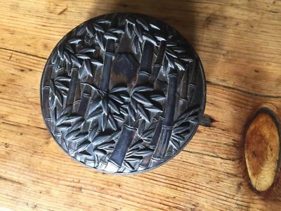 Caja de bronce japonesa Meiji Mt Fuji, marca del fabricante Foto 1 de 4