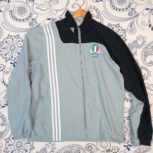 ADIDAS SPORT JACKET FIR ITALIA ๐ฎ๐น ARBITRO RUGBY XL GRAY BLACK GYM 3 STRIPES - Picture 1 of 16