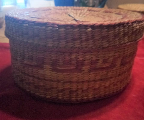 SALE: Vintage Rep. of China Wicker Basket w/Lid Cover