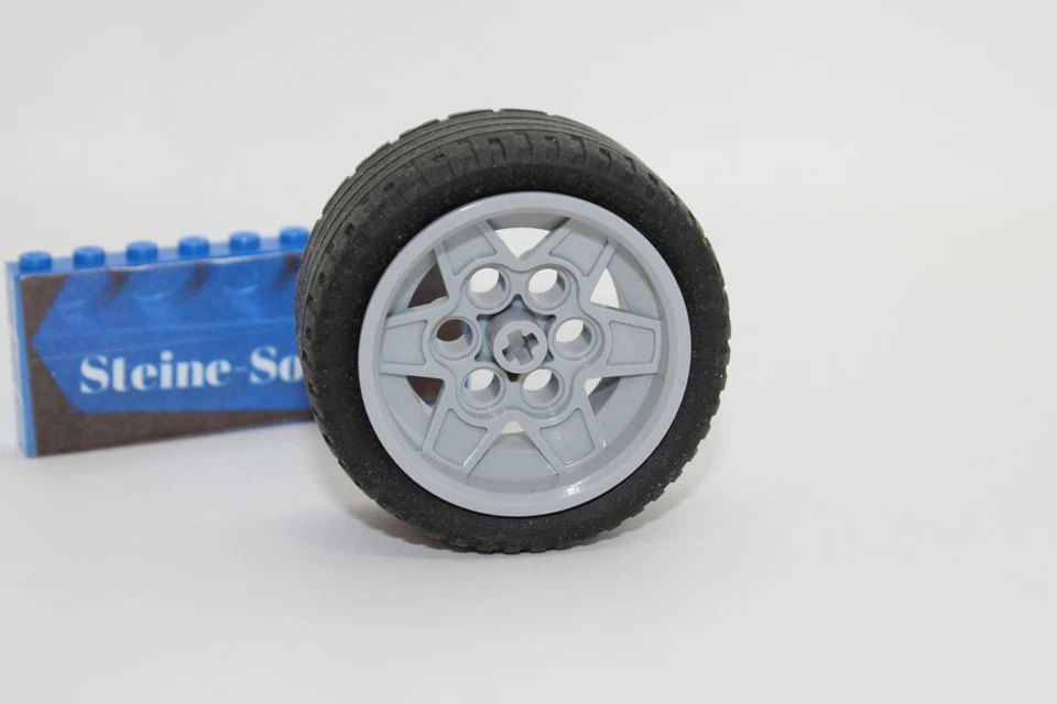 Lego (c) 1x Reifen -  Rad - 41897 - hellgrau Felge - 56x28ZR - Gummi / Technic - Bild 1 von 1