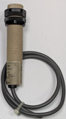 Omron E3F2-DS10Z2-N Photoelectric Photo Sensor Switch with Nuts - Image 1 of 4