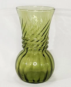 Jarrón pequeño vintage de vidrio Indiana aguacate verde óptica remolino giro 6,5" usado en excelente estado - Imagen 1 de 4