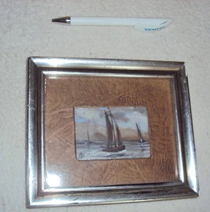 ANCIENNE PETITE HUILE SUR CARTON? ENCADREE/BATEAUX HOLLANDAIS EN MER/14 X 16,5cm - Picture 1 of 1