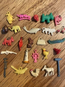 25 Vintage Plastic Cracker Jack Gumball Charm Prize Toy Lot #4 - Picture 1 of 10