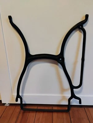 Antigua máquina de coser Singer Treadle base de hierro fundido soporte central 1884 Foto 1 de 4