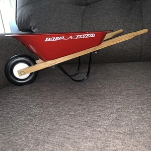 Radio Flyer Red Toy (16" x 8.5" x 5.5") Wheelbarrow ~ Amazing Condition - Picture 1 of 6