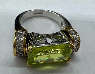 18K WHITE GOLD PLATED PASTE PERIDOT DIAMANTE BAQUET CUT RING SIZE 5.25 - Image 1 of 4