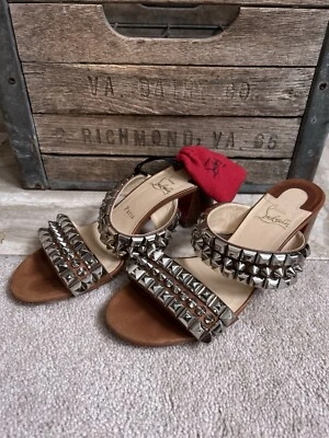 CHRISTIAN LOUBOUTIN "Tina Goes Mad" marrón con tachuelas plateadas sandalias zapatos 38 8 Foto 1 de 4