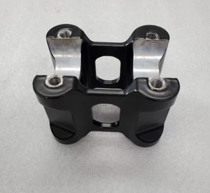 709402987 Elevador de manillar CAN-AM ATV OEM 2025 OUTLANDER 850.1000, MAX - Imagen 1 de 7
