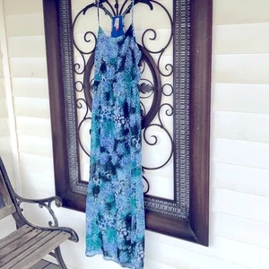 Ladies dress - Picture 1 of 3