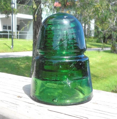 NICE EMERALD GREEN CD 145 STAR BEEHIVE STYLE GLASS INSULATOR (N) - Image 1 of 3