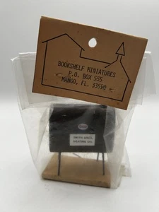 Estantería miniaturas tanque de aceite Esso casa de muñecas 1:12 - Imagen 1 de 5