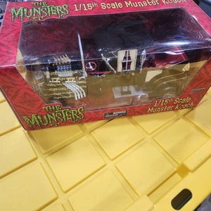 The Munsters 1/15th Scale Black & White Diamond Select Limited Koach Figure SH - Picture 1 of 5