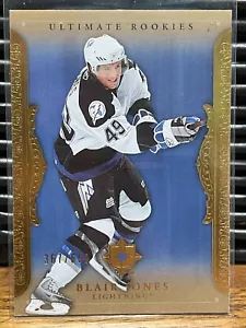 2006-07 Ultimate Collection Hockey - Blair Jones 94 - Ultimate Rookies /699 - Foto 1 di 2