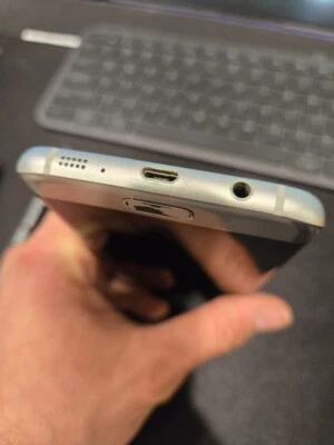 Versión Android actualizada limpia, excelente primer teléfono Foto 1 de 4