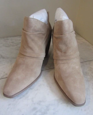 NUEVO EN CAJA Botines Vince Camuto Ainsley Tortilla Gamuza Sedosa Tacón Bloque Para Mujer 9.5 M Foto 1 de 4