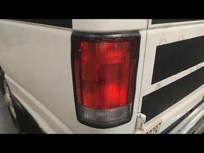 Conjunto de luz trasera izquierda usada se adapta a: Ford E350 2000 furgoneta izquierda grado A Foto 1 de 4