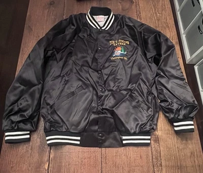 Chaqueta de bombardero Cardinal negra vintage talla grande logotipo de taberna Foto 1 de 4