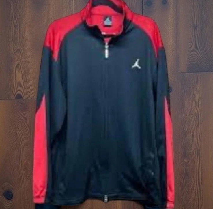 Chaqueta Jumpman Retro Negra y Roja Grande Para Hombre Y2K Jordan Rara Foto 1 de 4