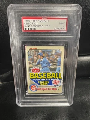 Paquete de violonchelo Fleer Baseball 1983 sin abrir con Ryne Sandberg radiocontrol en la parte superior PSA 9 Foto 1 de 2
