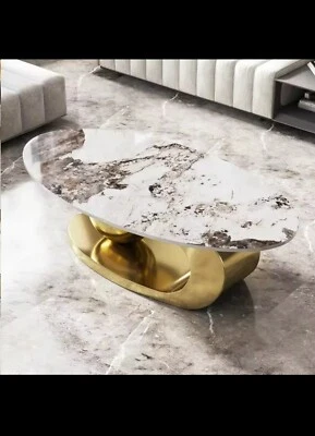 Mesa de centro moderna oval de pedra com base de metal dourado - peça central elegante  - Imagem 1 de 4