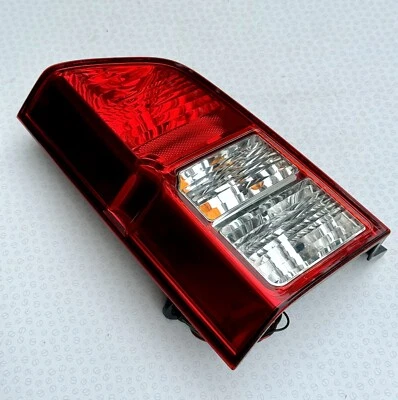 LUZ TRASERA LADO PASAJERO NISSAN PATHFINDER R51 MK3 (220-16550) Foto 1 de 4