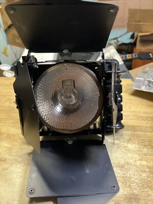 Lowel Omni Light 4187531 w/ Power Cord Pat.#:4187531 - Image 1 of 4