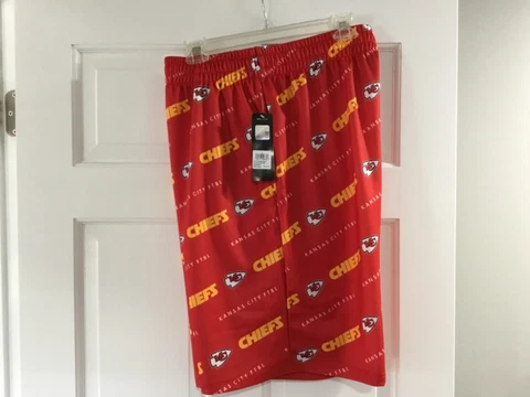 ~ 1 LEFT-NWT-Men’s Kansas City Chiefs NFL Team Apparel Football Shorts -LARGE Cover