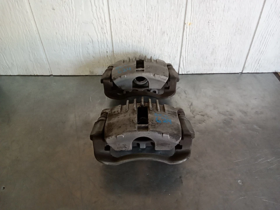 OEM 1998 - 2002 Chevrolet S10 Blazer Jimmy Rear Set Brake Calipers Left Right - Image 1 of 4