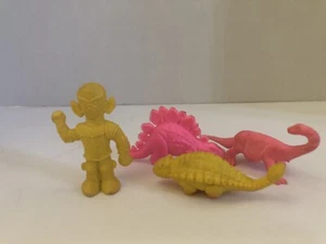 Konvolut 4 Vintage Radiergummis 3 Deiner Dinosaurier Alien Spielzeug - Bild 1 von 5