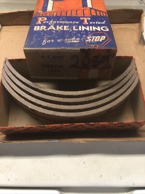 Juego de revestimientos de freno trasero Cadillac serie 60-62 1952 PT 145 Foto 1 de 2