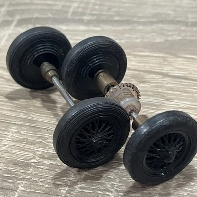 Ejes y ruedas Bentley Scalextric C64 negros vintage - Tri Ang años 60 - Imagen 1 de 4