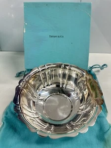 Antique Tiffany & Co Solid Silver Classic Scalloped Footed Bowl NR - Picture 1 of 11