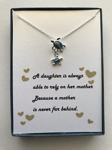 Mutter und Tochter Schildkröte Anhänger Halskette mit Liebesgedicht/Geschenk - Bild 1 von 2
