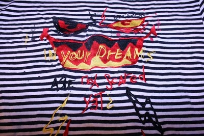 Camiseta Dreamland Para Hombres 3XL B/W Rayas SS Bordada En Tus Sueños Aún Asustado Foto 1 de 4