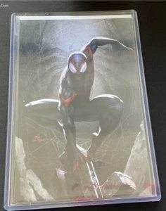 Miles Morales Spider-Man #25 Inhyuk Lee variante virgen casi nuevo más Toploader - Imagen 1 de 1