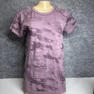 Athleta Momentum L Camo Short Sleeve Crewneck Shirt Cascadia Violet - Bild 1 von 4