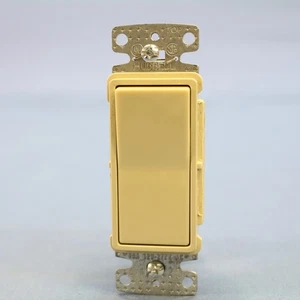 Hubbell Ivory Decorator Smooth Rocker 3-Way Wall Light Switch 15A Bulk RSD315I - Picture 1 of 5