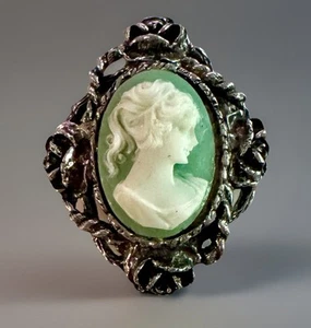 Vtg Green Cameo Brooch Victorian Style Lady Portrait Raised Relief Antique Look - Picture 1 of 4