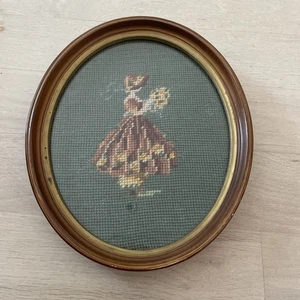 Vintage Nadelspitze Stickerei Southern Belle Girl Blumen ovaler Rahmen fertig GUC - Bild 1 von 10