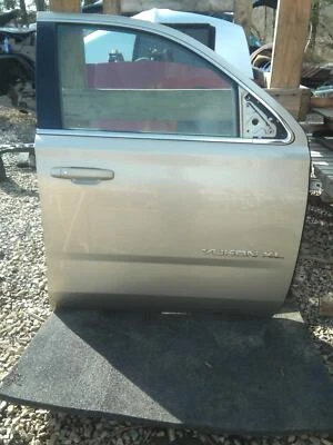 Used Front Right Door Assembly Front fits: 2017 Gmc Yukon xl 1500 Front Right Gr Foto 1 de 4